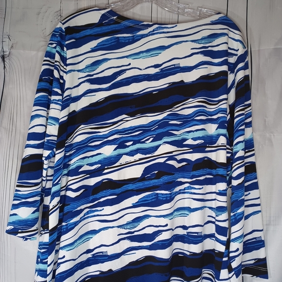 Monroe And Main Blue and White Asymmetrical Tunic Top - Picture 10 of 12